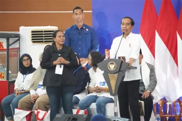Nasabah Mekaar Ini Dipuji Jokowi Karena Disiplin Bayar Angsuran