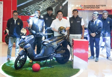 Motor Listrik Gesits Garuda Edisi Spesial Diluncurkan di IIMS 2024, Hadir untuk Fans Timnas Indonesia