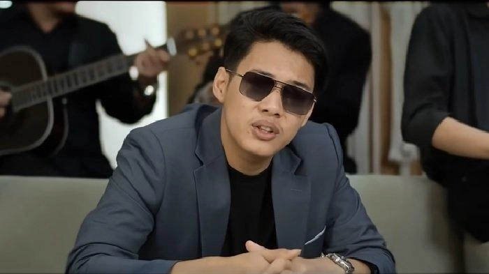 Lirik Lagu dan Terjemahan Tenanan - Masdddho: Winginane Nggo Dolanan, Rasane Wes Kapok Tenan