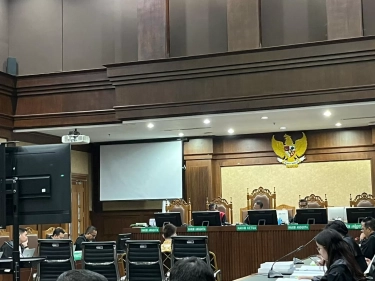 Bacakan Pleidoi, Dadan Tri Yudianto Minta Maaf