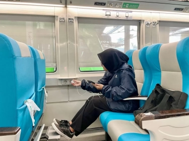 Colokan Listrik di Kereta Tidak Boleh untuk Mencatok Rambut apalagi Menanak Nasi, KAI Jelaskan Bahayanya