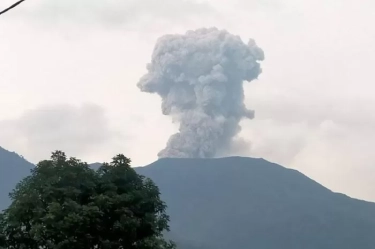 Gunung Marapi Kembali Erupsi, Terjadi 4 Kali Letusan Sejak Pagi, Begini Statusnya Sekarang 