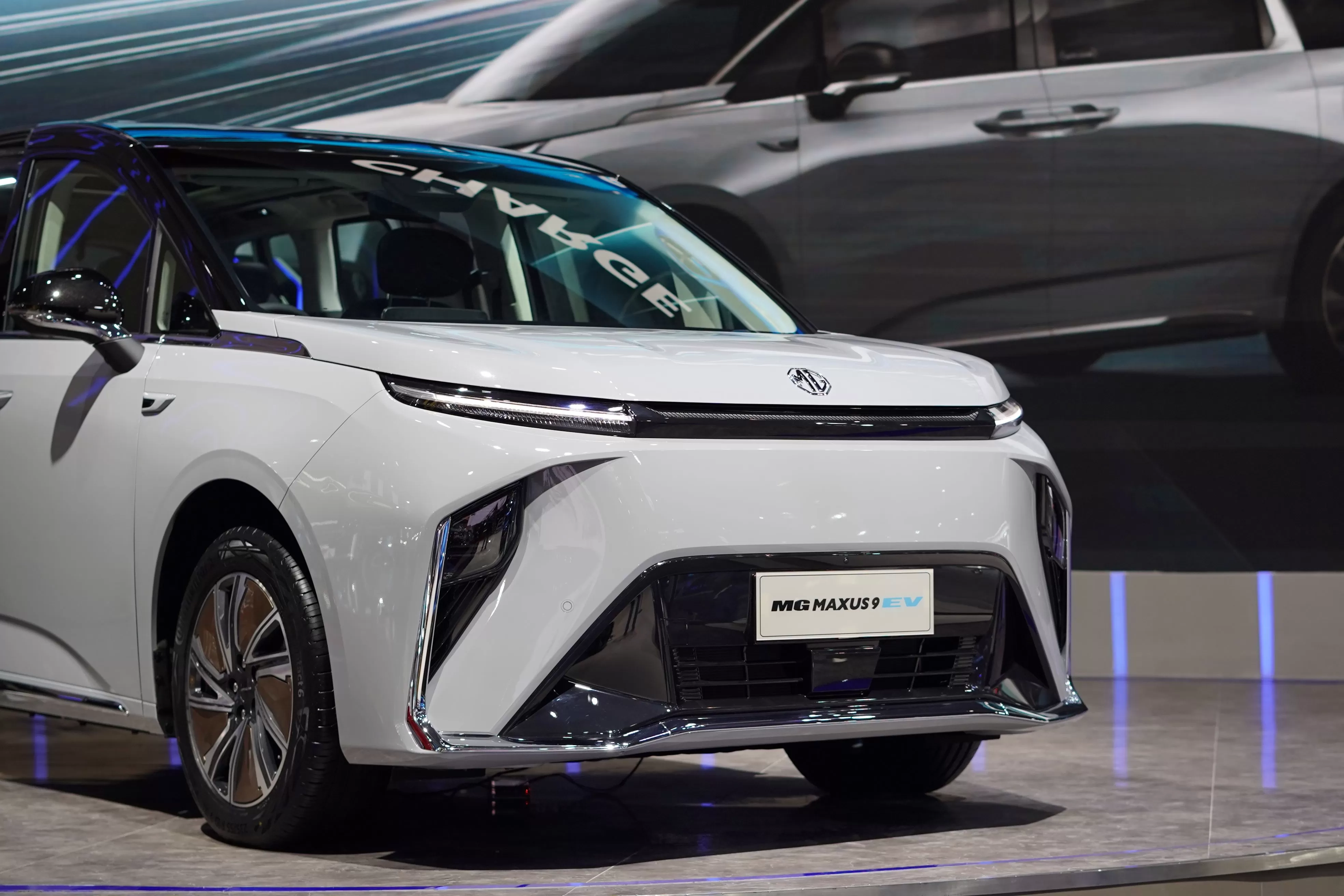 Menilik Lebih Dalam MPV Listrik Mewah MG Maxus 9 yang Tampil Perdana di IIMS 2024