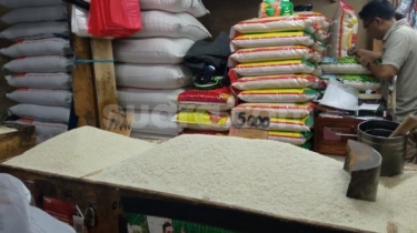 Harganya Gak Ngotak Bikin Kabur Pembeli, Pedagang Beras di Jaktim Ngeluh: Keterlauan Banget!