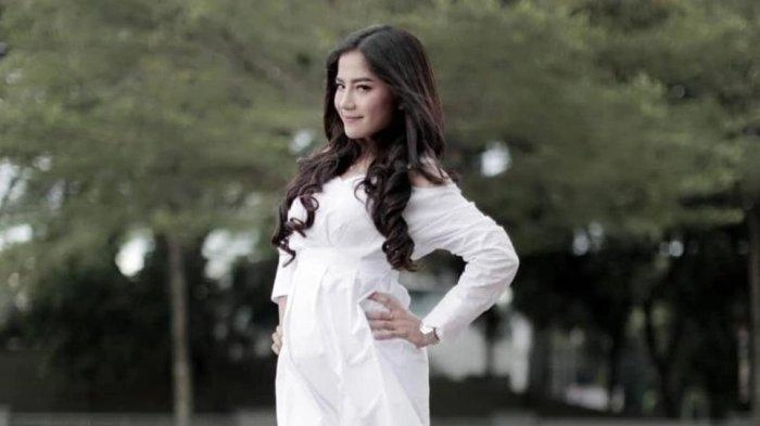 Lessy Revabia Rilis Lagu Dangdut Berjudul 'Golf Sehat'