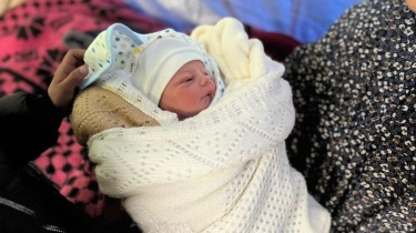 Bayi Palestina Lahir di Tenda Pengungsian Rafah Saat Cuaca Musim Dingin