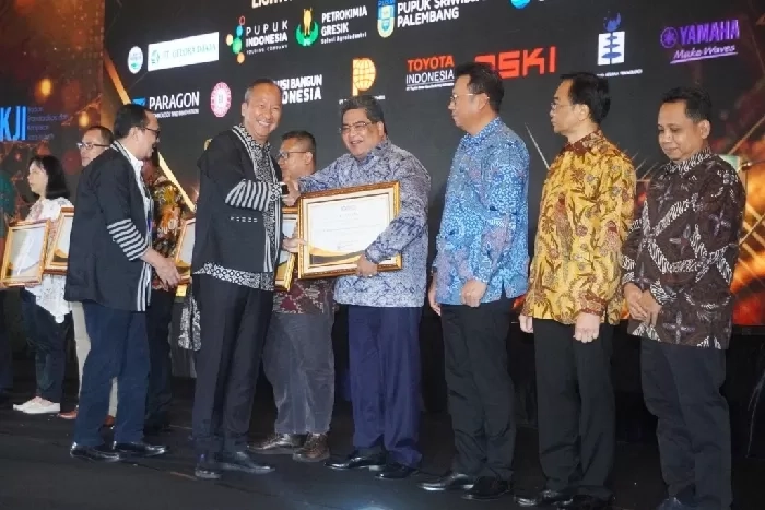 Kontribusi TMIIN di Industri Otomotif Diganjar Penghargaan National Lighthouse Industry