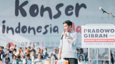 Lagi Diwawancara, Benda Kuning Tentengan Gibran Bikin Salah Fokus: Punya Jan Ethes atau La Lembah?