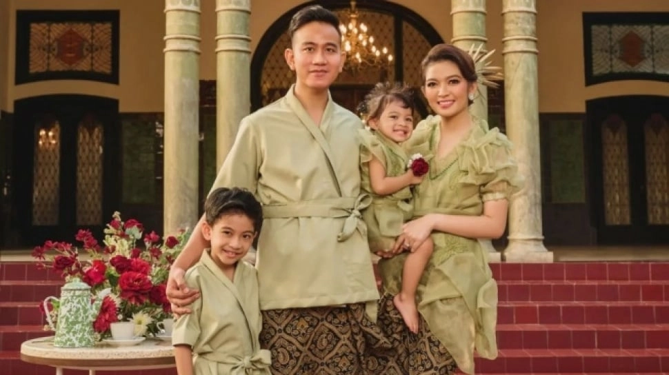 Viral Lagi Momen Gibran Sambut Kelahiran Jan Ethes, Wajah Selvi Ananda Jadi Omongan: Kok...