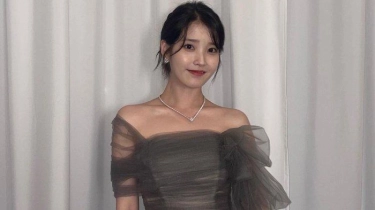 Lirik Lagu dan Terjemahan Holssi - IU: You Say Hu I May Fly You Say Hu Then I Fly, Trending YouTube