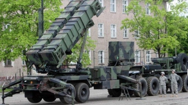 Ratusan Kendaraan Lapis Baja dan Sistem Senjata Ukraina Bantuan AS Terancam Mangkrak