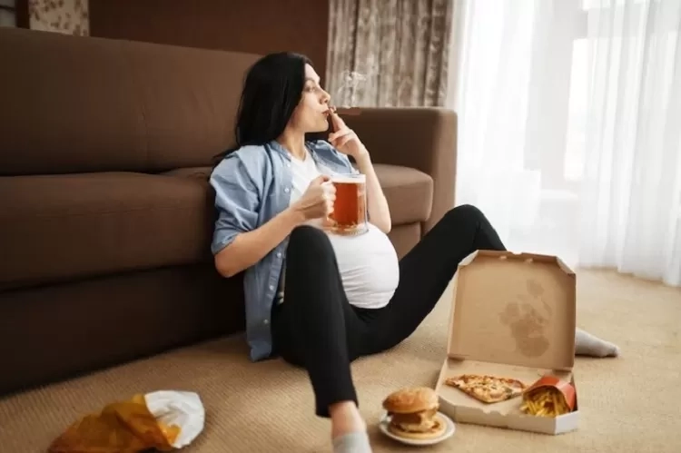 Ibu Hamil Dilarang Konsumsi Fast Food atau Makanan Cepat Saji, Berikut Alasannya!