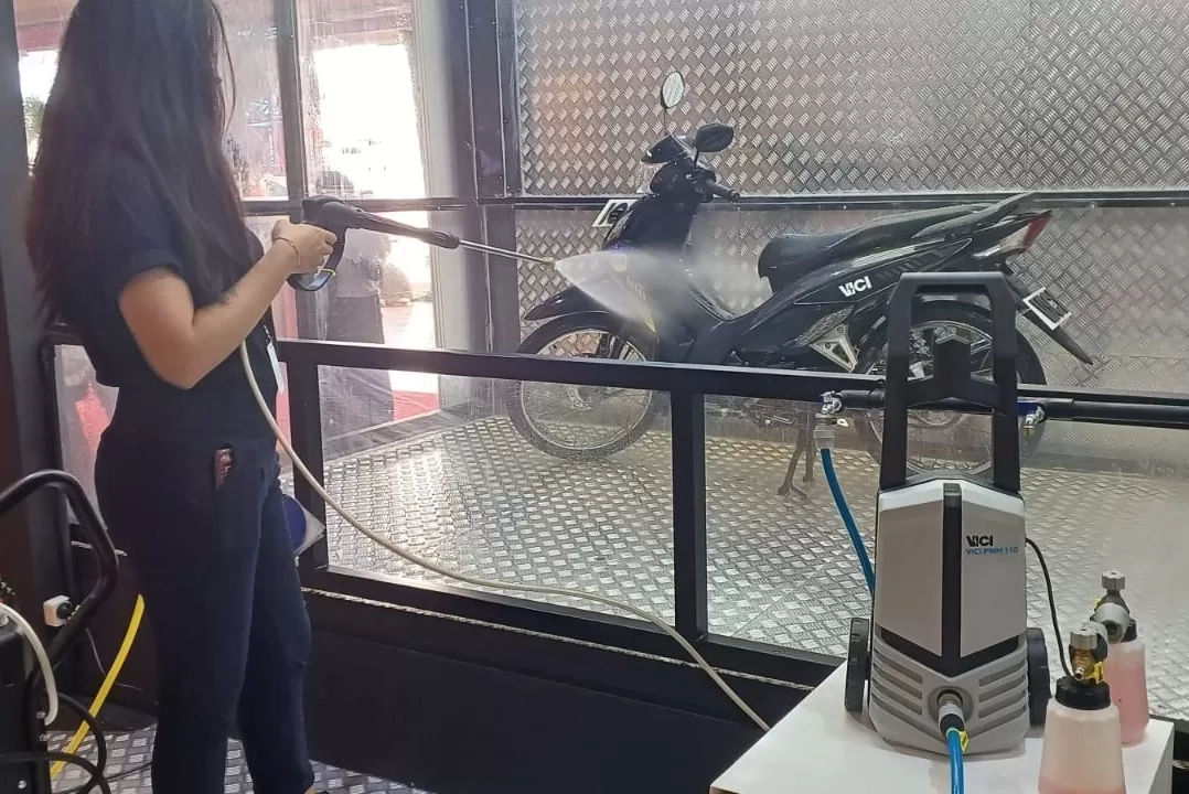 Produk Perawatan Kendaraan Juga Menjadi Incaran Pengunjung IIMS 2024