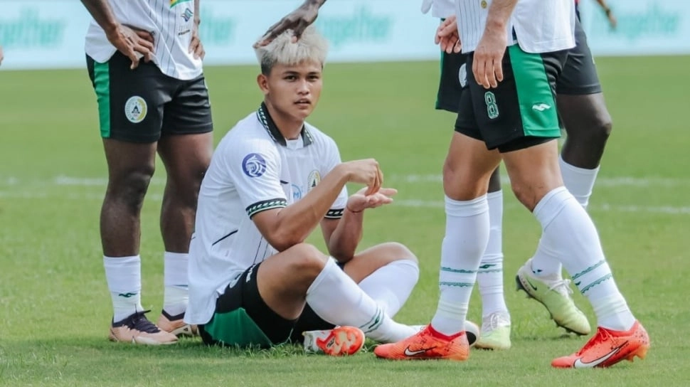 Hokky Caraka di Mata Radja Nainggolan: Rambut Putihnya Lebih Bersinar dari Skill