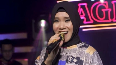 Lirik Lagu dan Terjemahan Layang Sworo - Eny Sagita: Raiso Ngobati Roso Kangen Marang Sliramu