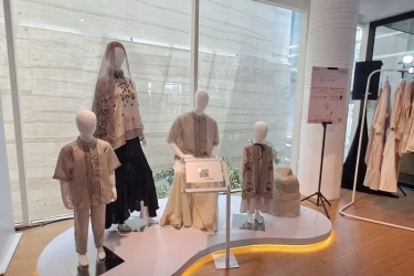 Tonjolkan Keberagaman Perempuan, Inspirasi Busana Hari Raya dengan Warna Pastel Hingga Monokrom