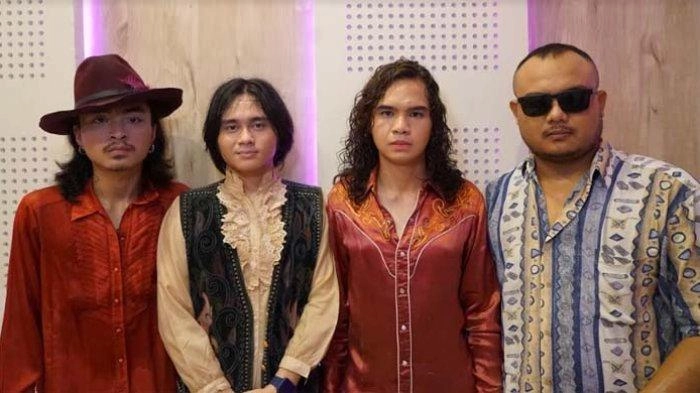 Dul Jaelani Lampiaskan Keresahan Dengan Menulis Lagu