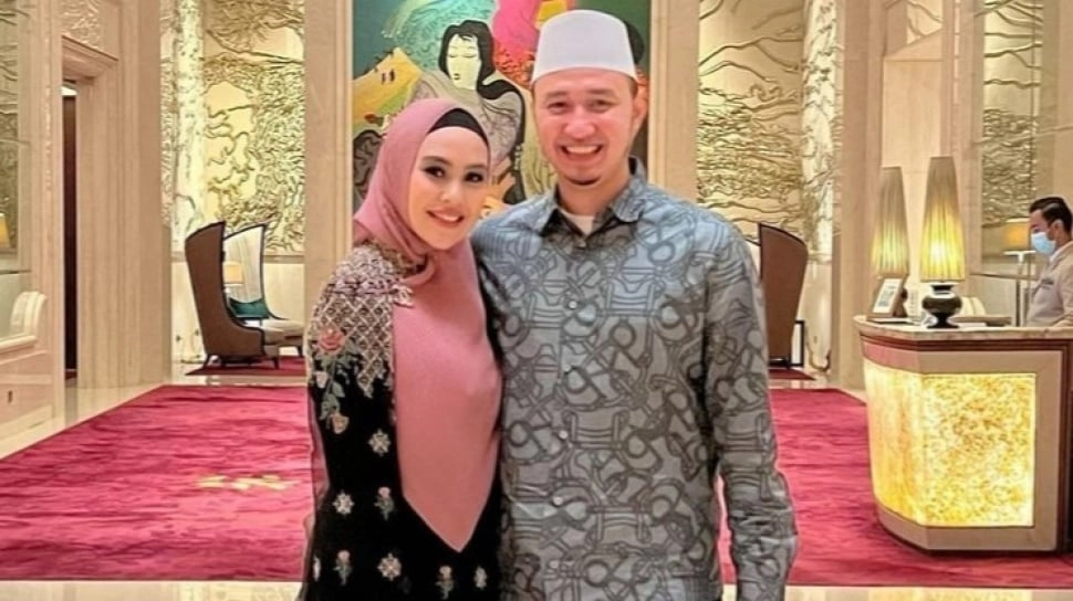 Sempat Sekolah di Mesir, Kenapa Suami Kartika Putri Dukung Istri Berobat Lidah Melepuh ke Singapura?