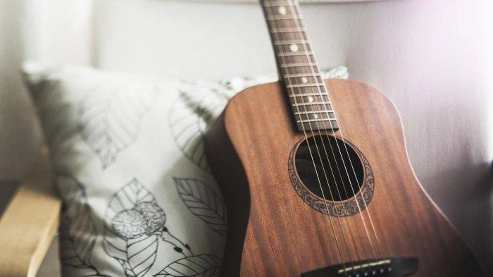 Chord Gitar Something In The Rain - Rachel Yamagata: I Feel You Now from Here
