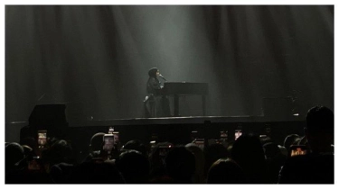 Putri Ariani Bawakan Lagu 'Bohemian Rhapsody' dalam Konser Jonas Brothers