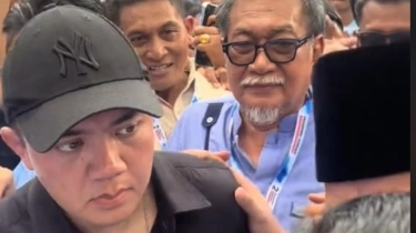 Apes Banget! Niat Selfie Bareng Mayor Teddy, Pemuda Ini Malah Dihalau Sosok Baret Merah