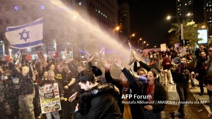 Ricuh di Tel Aviv, Demo Besar-besaran Warga Israel, Ribuan Orang Tuntut Benjamin Netanyahu Dipecat