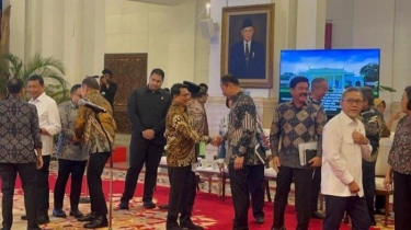 Saat AHY-Moeldoko Bertegur Sapa dan Bersalaman Saat Ikut Rapat Kabinet di Istana