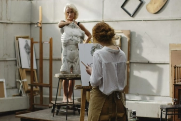 10 Karier Terbaik untuk Perempuan INFJ: Temukan Pekerjaan Menuju Kehidupan yang Penuh Makna