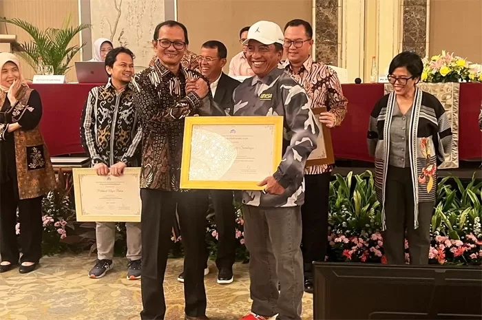 Kerjasama Dalam Proyek Kemanusiaan Internasional, UNESA Diganjar Penghargaan MRPTNI