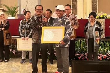 Kerjasama Dalam Proyek Kemanusiaan Internasional, UNESA Diganjar Penghargaan MRPTNI