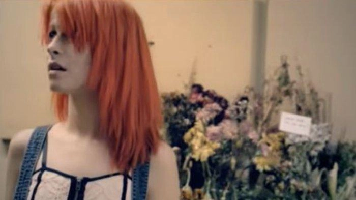 Lirik Lagu dan Terjemahan Let The Flames Begin - Paramore: Somewhere Weakness Is Our Strength