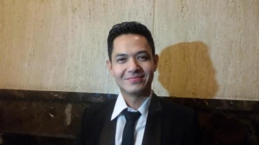 Ramadan Tahun Ini Dude Harlino Super Sibuk, Bagi Waktu Antara Syuting dan Jadi Suami Siaga