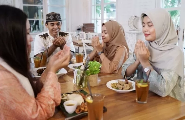 Ahli Gizi Ungkap Strategi Pola Makan yang Baik Saat Berbuka Puasa, Seperti Apa? Yuk Simak Penjelasannya