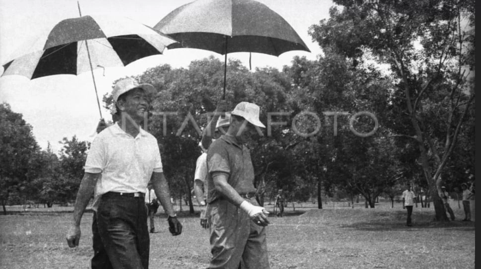 Cerita Suharto Terima Pangkat Jenderal Besar tapi 7 Bulan Setelahnya Lengser