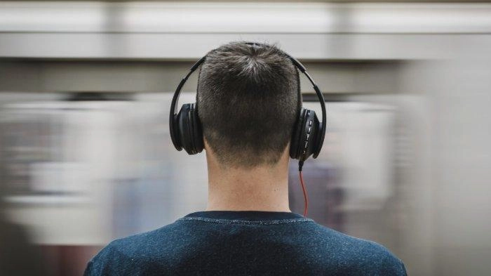 Penggunaan Headset Bisa Bikin Kotoran Telinga Menumpuk