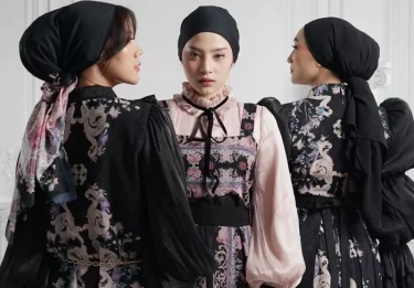 Jelang Ramadan, Gita Orlin Hadirkan Gaun Muslim Ala Kerajaan Inggris
