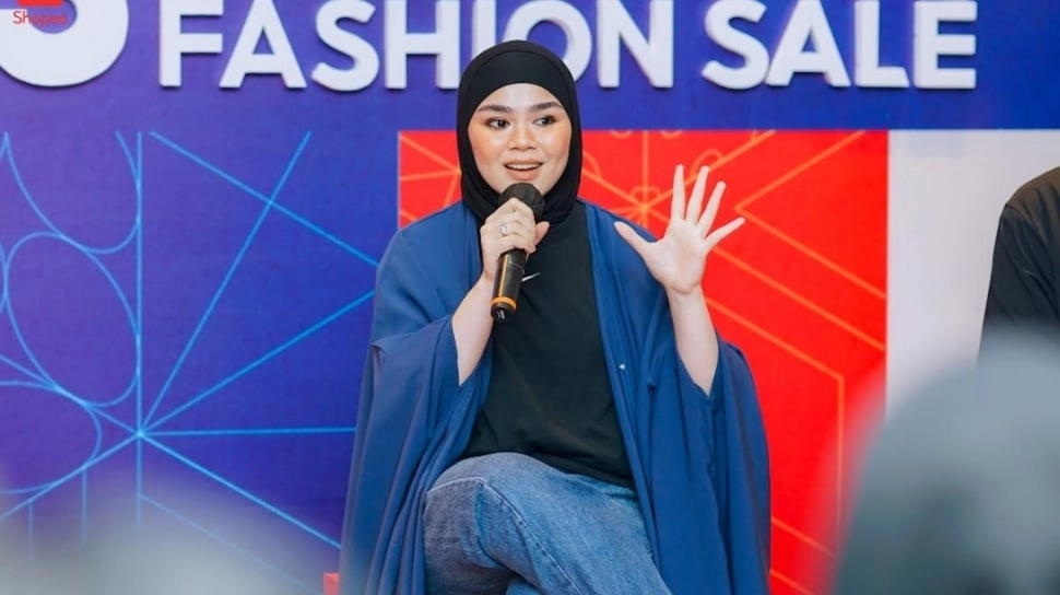 Anti Ribet! Ternyata Ini Alasan Sivia Azizah Sering Pakai Jilbab Hitam