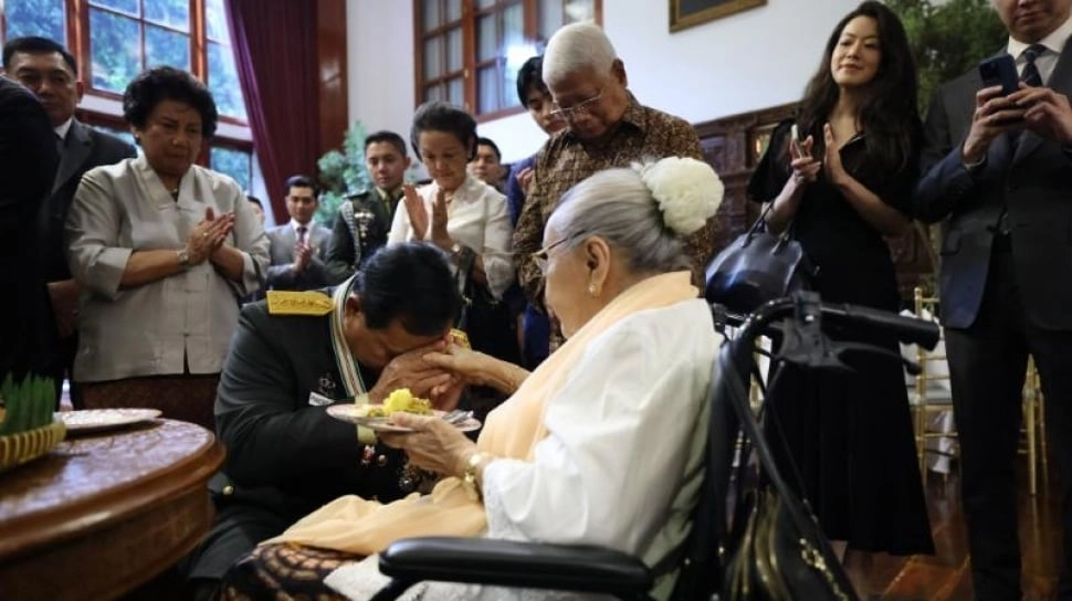 Ikut Foto Keluarga Prabowo di Syukuran Gelar Kehormatan, Pose Titiek Soeharto Jadi Sorotan