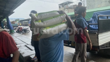 Miris! Harga Beras Naik, Nasib Kuli Panggul Tak Berubah: Upah Rp 25 Perak per Karung