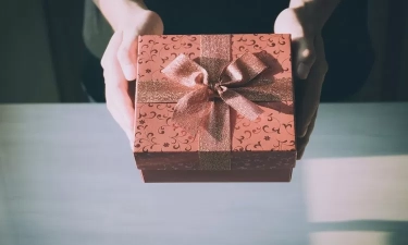 6 Hadiah Paling Disukai Seorang INTJ, Cocok untuk Diberikan saat Momen Spesial