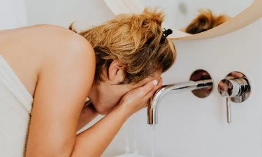 Ladies! Jangan Langsung Cuci Muka Setelah Terpapar Sinar Matahari, Begini Kata Ahlinya