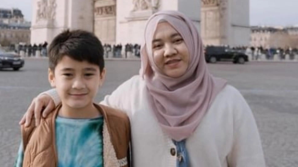 Beranjak Remaja, Rafathar Salting saat Wajahnya Mulai Muncul Jerawat