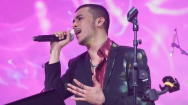 Berawal dari Penyanyi Cover, Aziz Hedra Kini Bisa Punya Piala AMI Awards