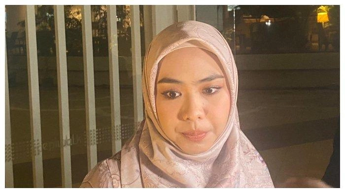 Dukungan Oki Setiana Dewi untuk Teuku Ryan dalam Film 'Perjalanan Pembuktian Cinta'