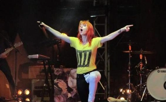 Lirik dan Terjemahan Lagu Pressure - Paramore: I Can Feel the Pressure