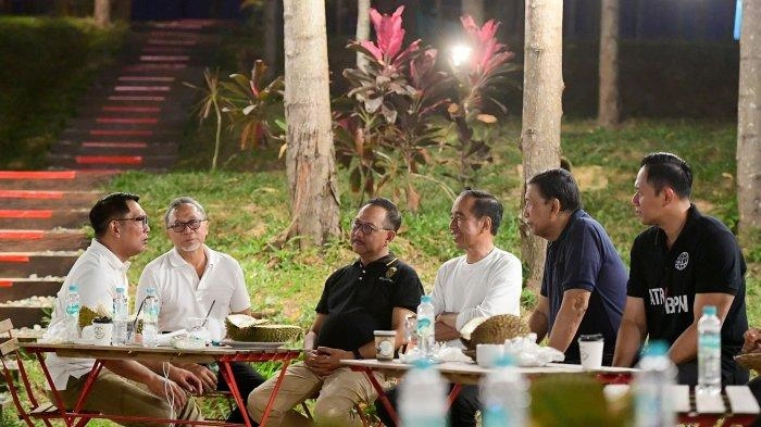 Saat Jokowi dan para Menteri Bercengkrama Santai di IKN