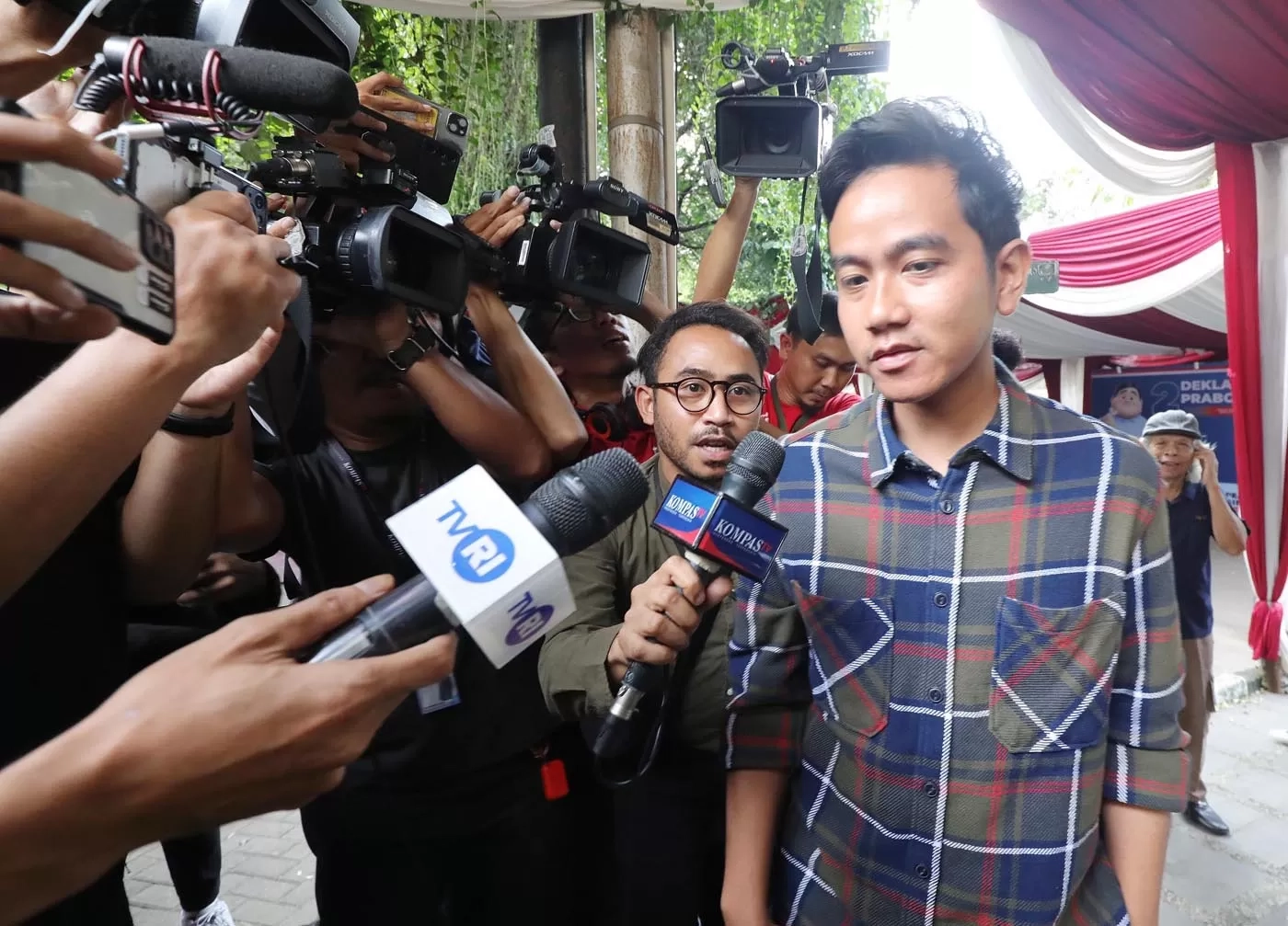 Gibran Akui Mengkaji Penggunaan Dana BOS untuk Makan Siang Gratis