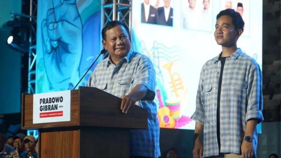 Foto Ini Tunjukkan Kemiripan Prabowo dengan Gibran: Sama-sama Lagi Cari Jawaban