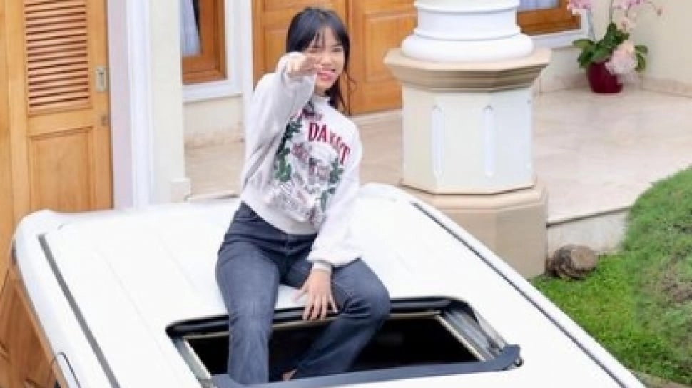 Isi Mobil Mewah Fuji Terbongkar, Pantas Bikin Sahabat Betah