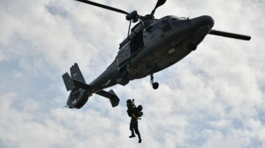 27 Personel TNI AL Terjun dari Ketinggian 10 Ribu Kaki saat Latpasus Komando Pasukan Katak